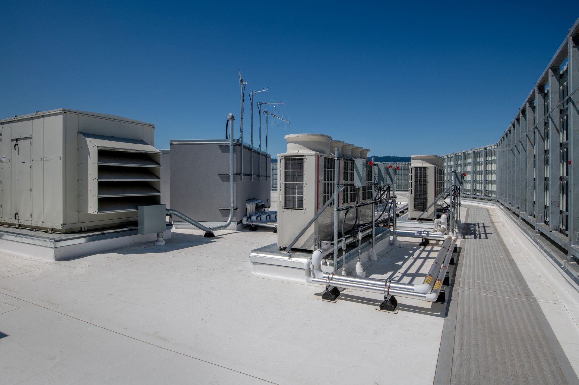 Rooftop HVAC with VRV Units